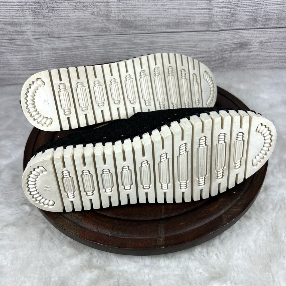 Ilse Jacobson Tulip Laser Cut Mule Black &White
Women's Sneakers Size EU 42 - Picture 10 of 11